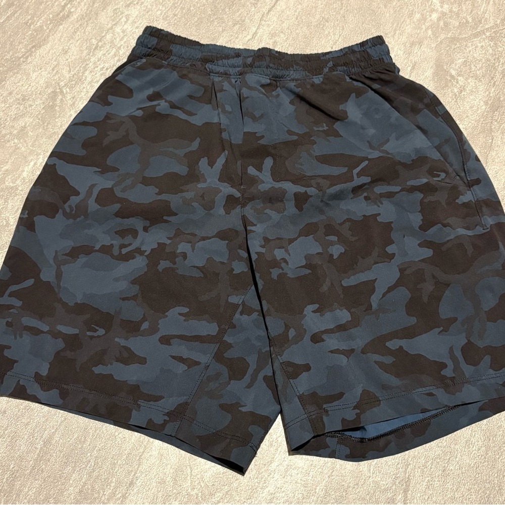 Lululemon Athletica Black and Blue Camo Athletic Shorts